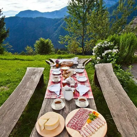 Kmetija Matk Çiftlik konaklama *